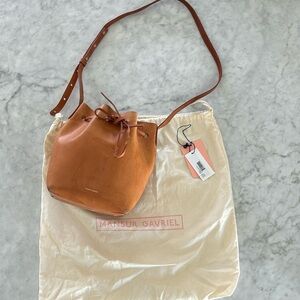 Mansur Gavriel mini bucket in Carmello Rosa